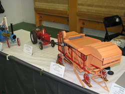 Mc Cormick Deering WD9 et batteuse Sté Française de Vierzon