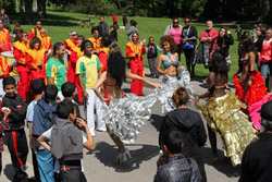 Les danseuses de la Troupe Esteves Brito accompagnées par la Brazucada de Roberto Cavalcante